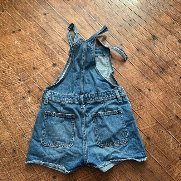 Old Navy distressed kids size 10-12 classic denim overalls shorts - Picture 2 of 3